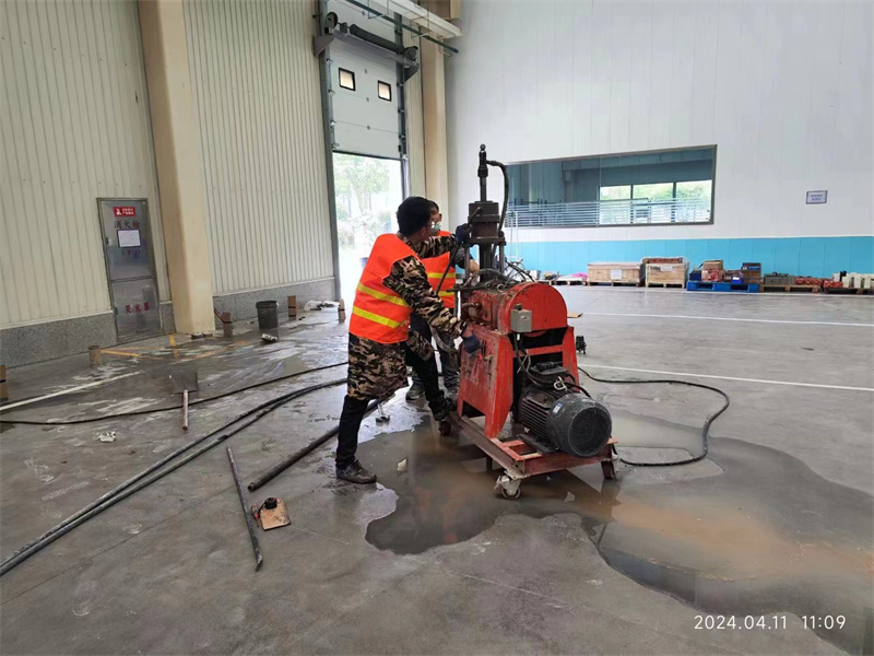 西平厂房地面下沉塌陷注浆加固施工